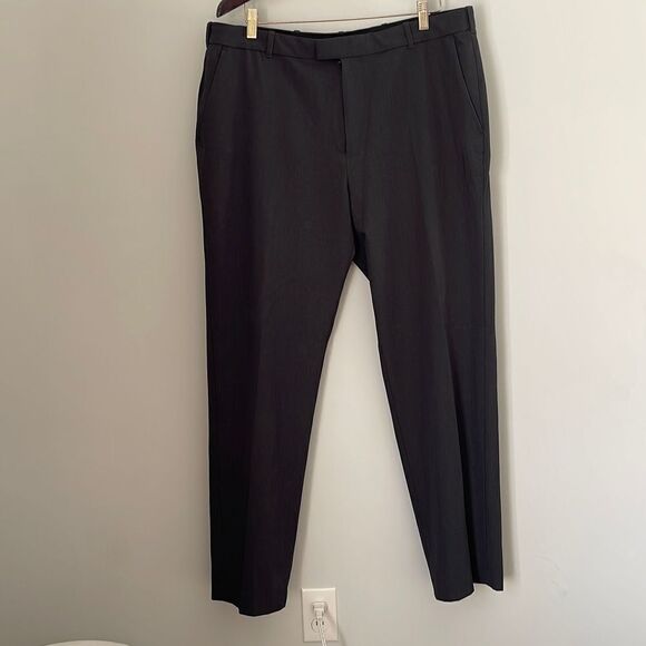Mens Dress Pants. Van Heusen. Flat Front. Size  38x32 Charcoal Gray - Picture 1 of 8